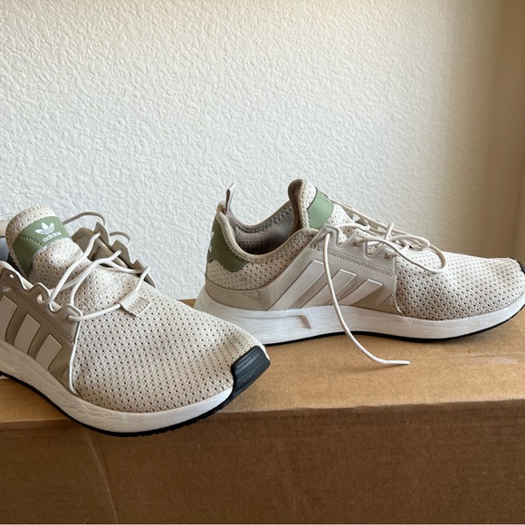 Adidas Sneakers size 9 - Picture 2 of 9